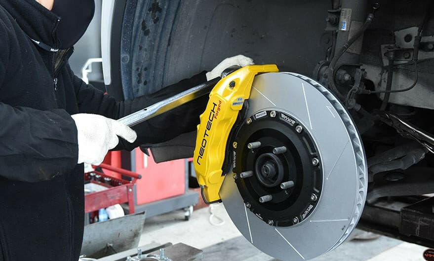 NeoTech 6 Piston Brake Kit FRONT for SsangYong Musso & Rexton.