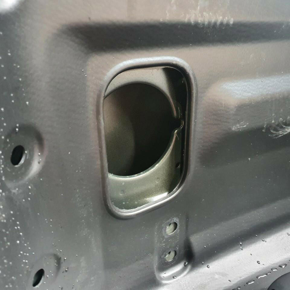 Genuine KGM SsangYong 12V Tub Socket for Musso, view 3