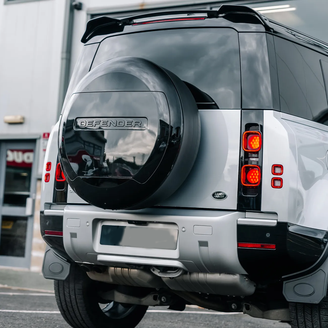 Gloss Black Spare Wheel Cover Land Rover Defender 90 / 110 / 130 (L663)