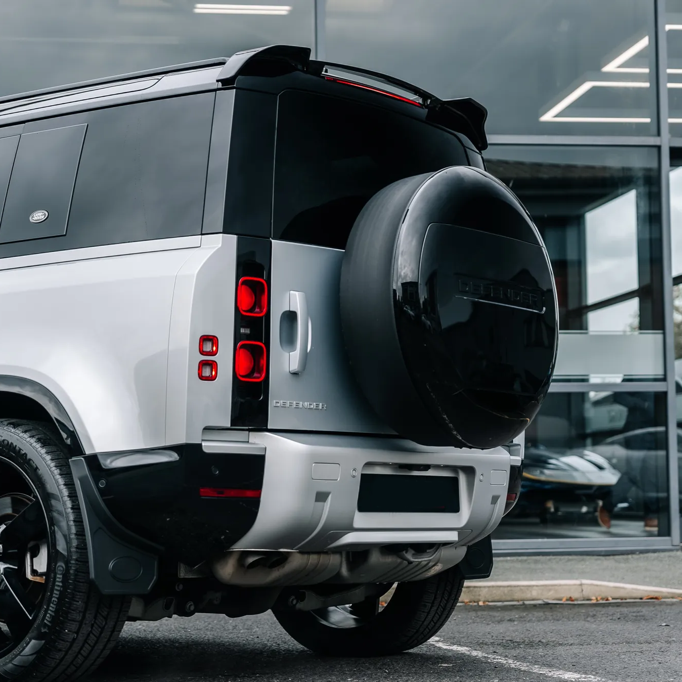 Gloss Black Spare Wheel Cover Land Rover Defender 90 / 110 / 130 (L663)