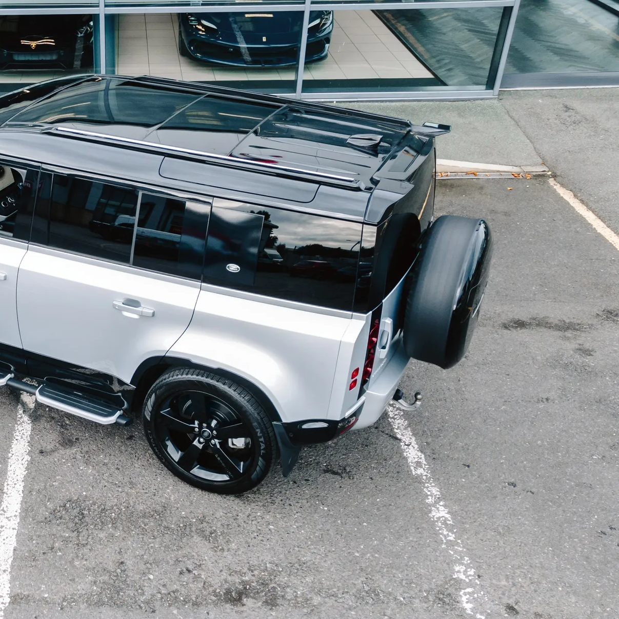 Gloss Black Spare Wheel Cover Land Rover Defender 90 / 110 / 130 (L663)