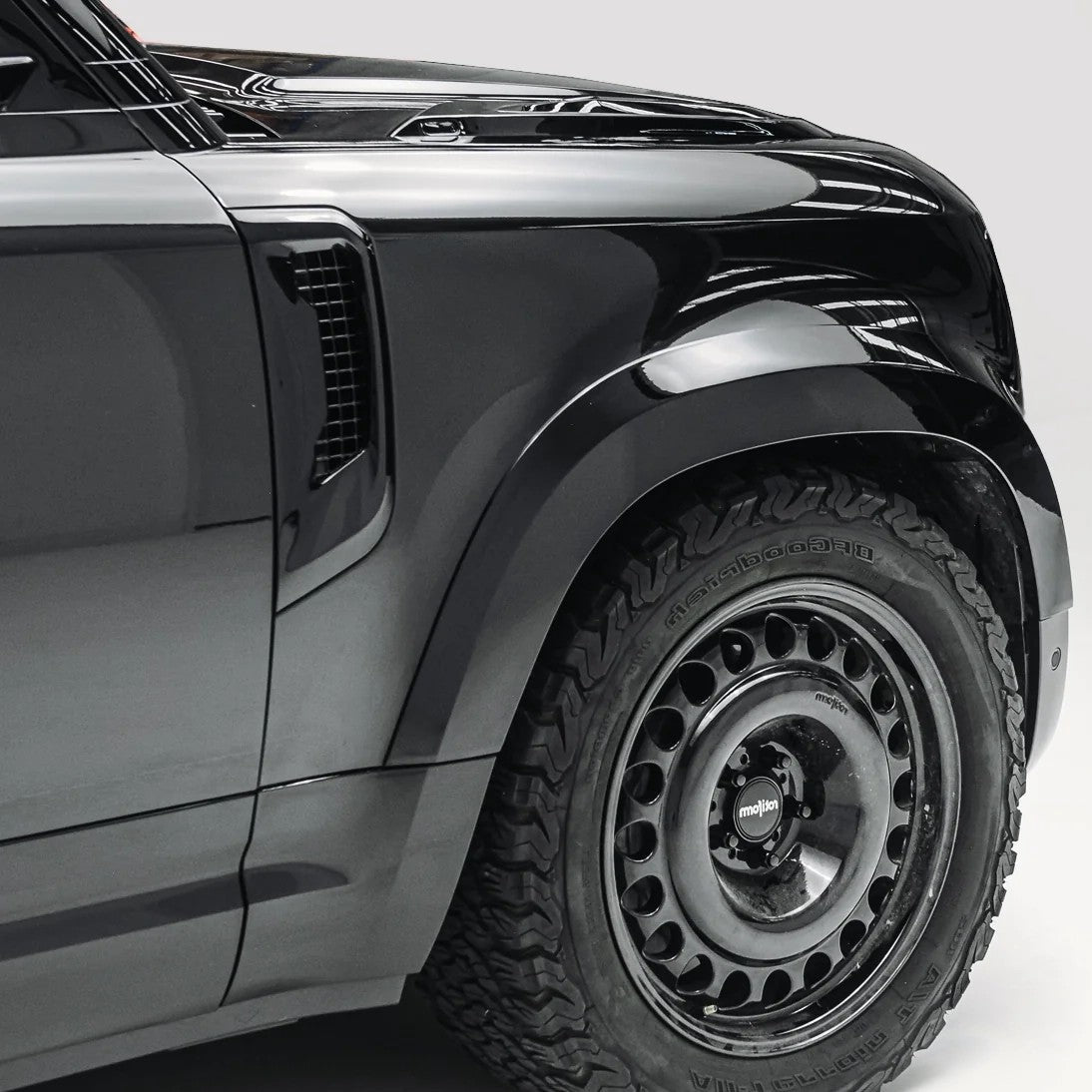 Gloss Black Replacement Side Fender Vents for Land Rover Defender 90/110/130 (L663)