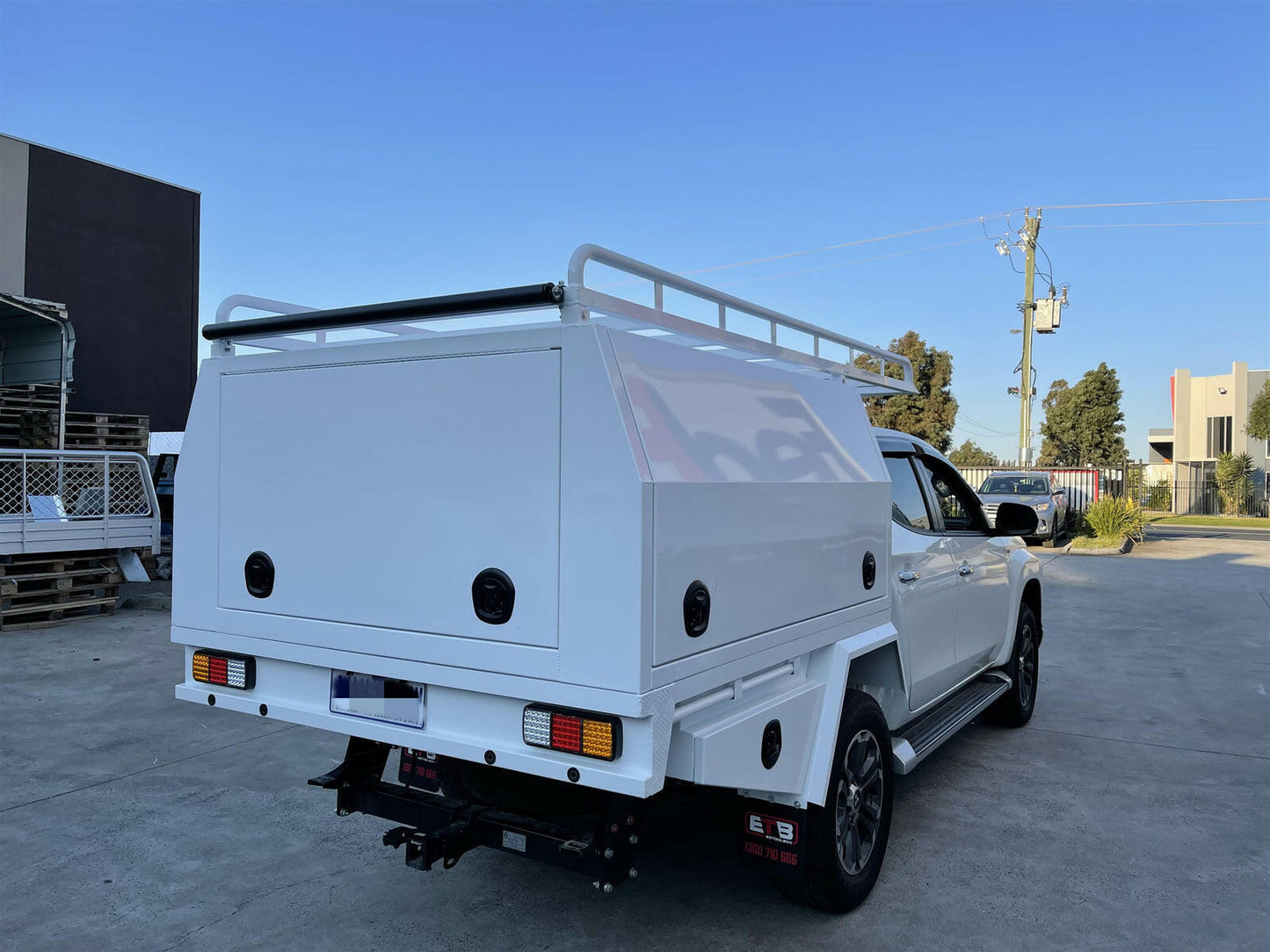 White Aluminum Ute Tray & Canopy Package S11.